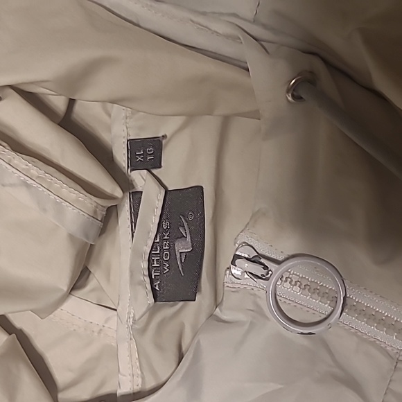 Athletic works - Picture 2 of 4